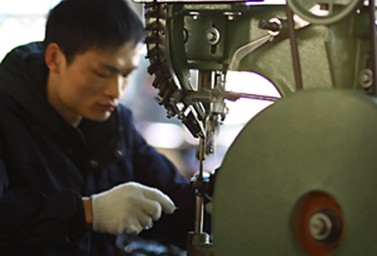 天譽(yù)鉚釘機(jī)